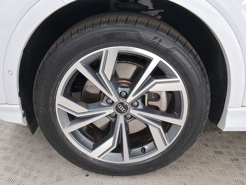 Used 2023 Audi Q4 e-tron Prestige image 11