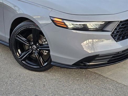 Used 2023 Honda Accord Sport image 9