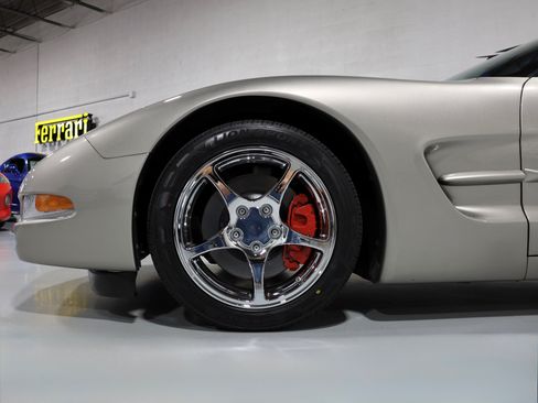 Used 1999 Chevrolet Corvette Convertible w/ Performance Handling Pkg RWD image 19