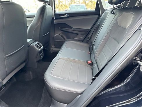 Used 2024 Volkswagen Taos SE image 19