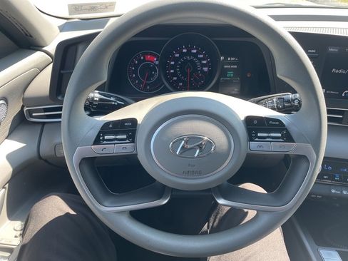 Used 2023 Hyundai Elantra SEL image 13