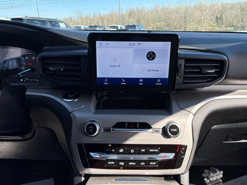 Used 2023 Ford Explorer XLT image 36