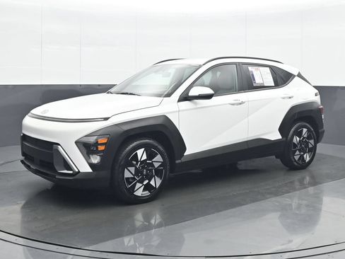 Used 2025 Hyundai Kona SEL FWD image 2