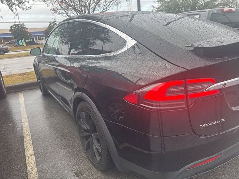 Used 2017 Tesla Model X 90D image 8