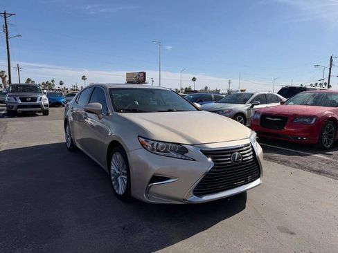 Used 2016 Lexus ES 350 w/ Luxury Package w/Wood Trim FWD image 11