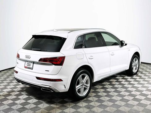 Used 2024 Audi Q5 e Premium w/ Convenience Package image 7