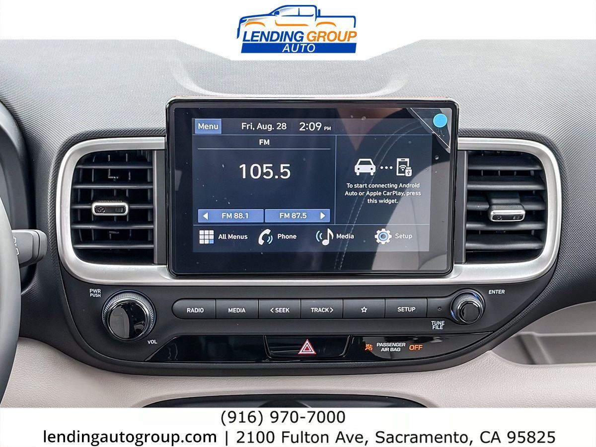 Used 2023 Hyundai Venue SEL FWD image 13