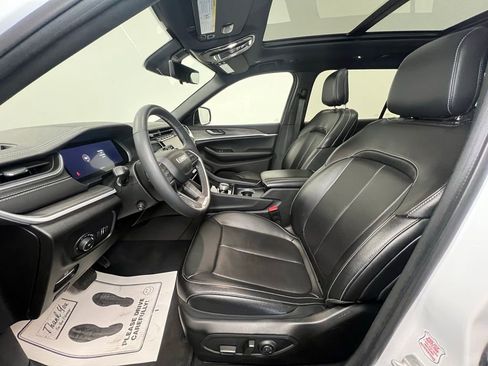 Used 2024 Jeep Grand Cherokee L Limited w/ Luxury Tech Group II image 4