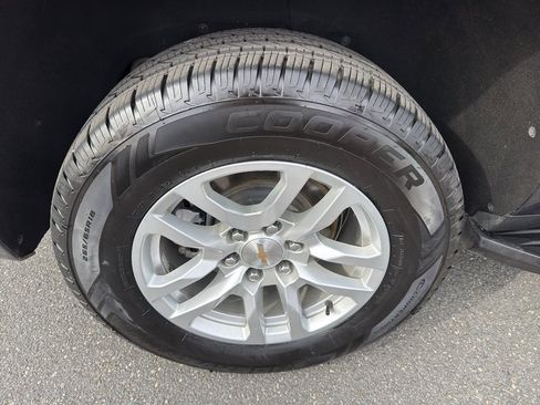 Used 2024 Chevrolet Suburban LT image 37