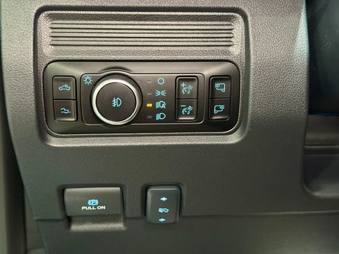 Used 2025 Ford F350 Platinum AWD/4WD image 32
