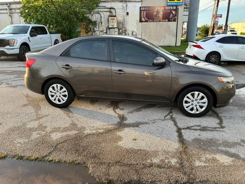 Used 2012 Kia Forte EX FWD image 4