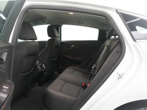 Used 2017 Chevrolet Malibu LT image 16