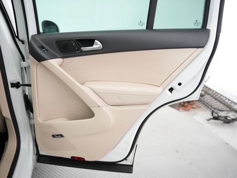 Used 2015 Volkswagen Tiguan SEL image 35