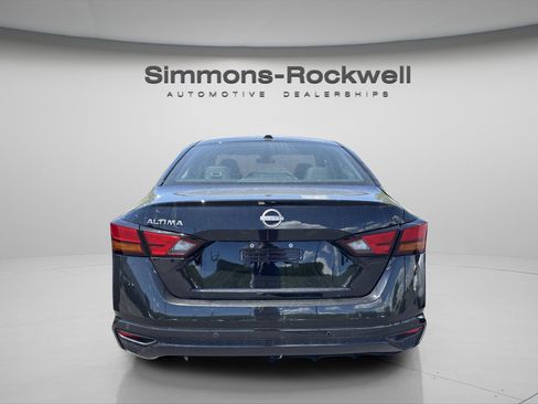 Used 2025 Nissan Altima 2.5 SV FWD image 3
