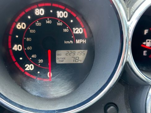 Used 2006 Toyota Matrix XR image 17