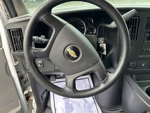 Used 2015 Chevrolet Express 2500 RWD image 17