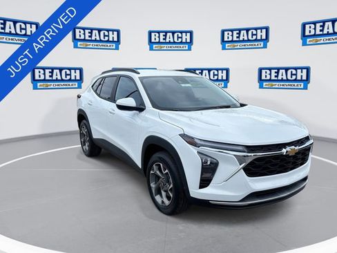 New 2026 Chevrolet Trax LT w/ LT Convenience Package FWD image 2