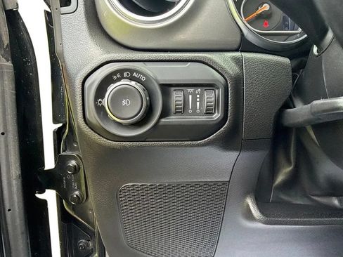 Used 2021 Jeep Wrangler Unlimited Sahara AWD/4WD image 15