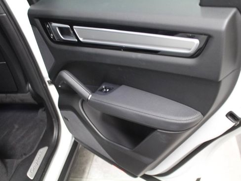 Used 2022 Porsche Cayenne Platinum Edition AWD/4WD image 27