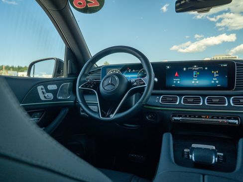Certified 2026 Mercedes-Benz GLE 450 4MATIC image 17