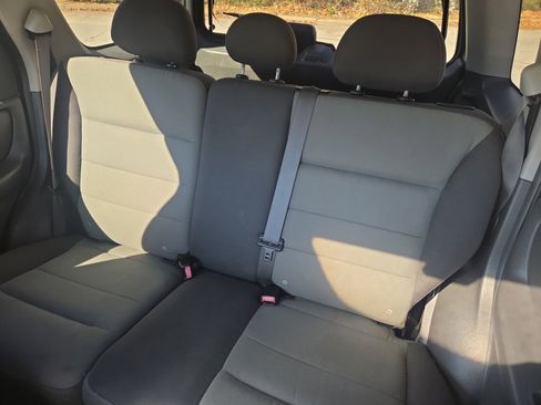 Used 2005 Ford Escape XLS image 13