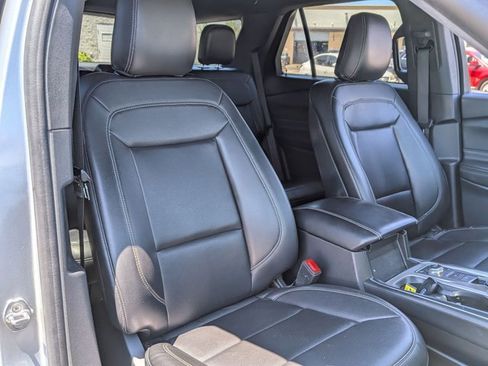 Used 2020 Ford Explorer XLT w/ Equipment Group 202A AWD/4WD image 22