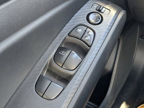 Used 2024 Nissan Altima 2.5 SV image 17