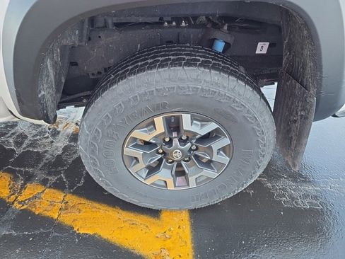 Used 2022 Toyota Tacoma TRD Off-Road image 13