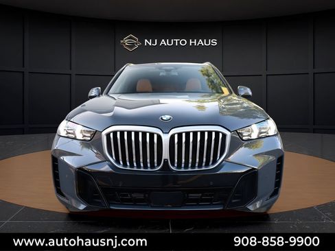 Used 2025 BMW X5 xDrive40i w/ M Sport Package AWD/4WD image 3