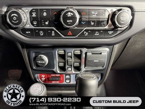 Used 2024 Jeep Gladiator Rubicon AWD/4WD image 26