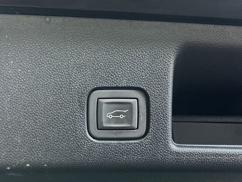 Used 2025 Chevrolet Equinox EV LT image 31