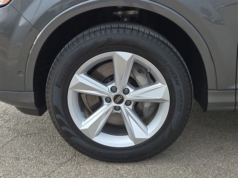 Certified 2025 Audi Q7 3.0T Premium image 11