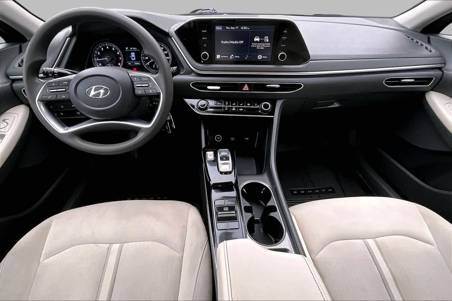 Used 2023 Hyundai Sonata SE w/ Preferred Accessory Package FWD image 14