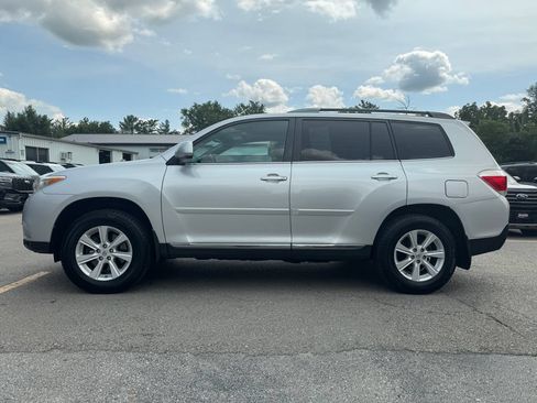 Used 2012 Toyota Highlander SE w/ Tow Pkg AWD/4WD image 8