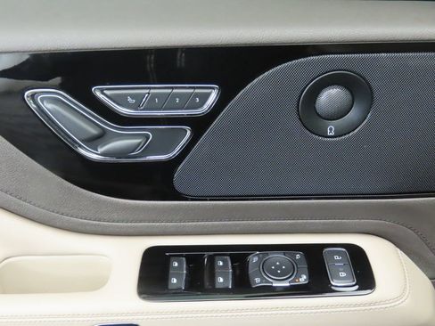 Used 2022 Lincoln Aviator Reserve w/ Equipment Group 201A image 24