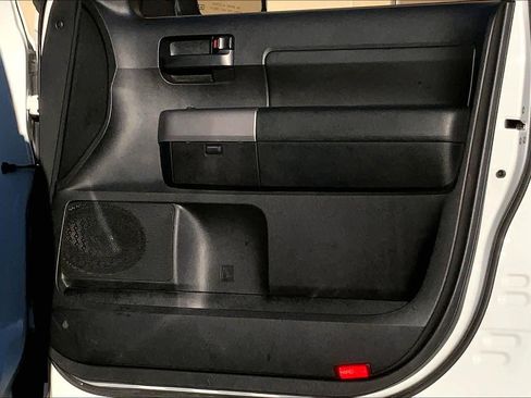 Used 2013 Toyota Tundra 4x4 CrewMax image 22