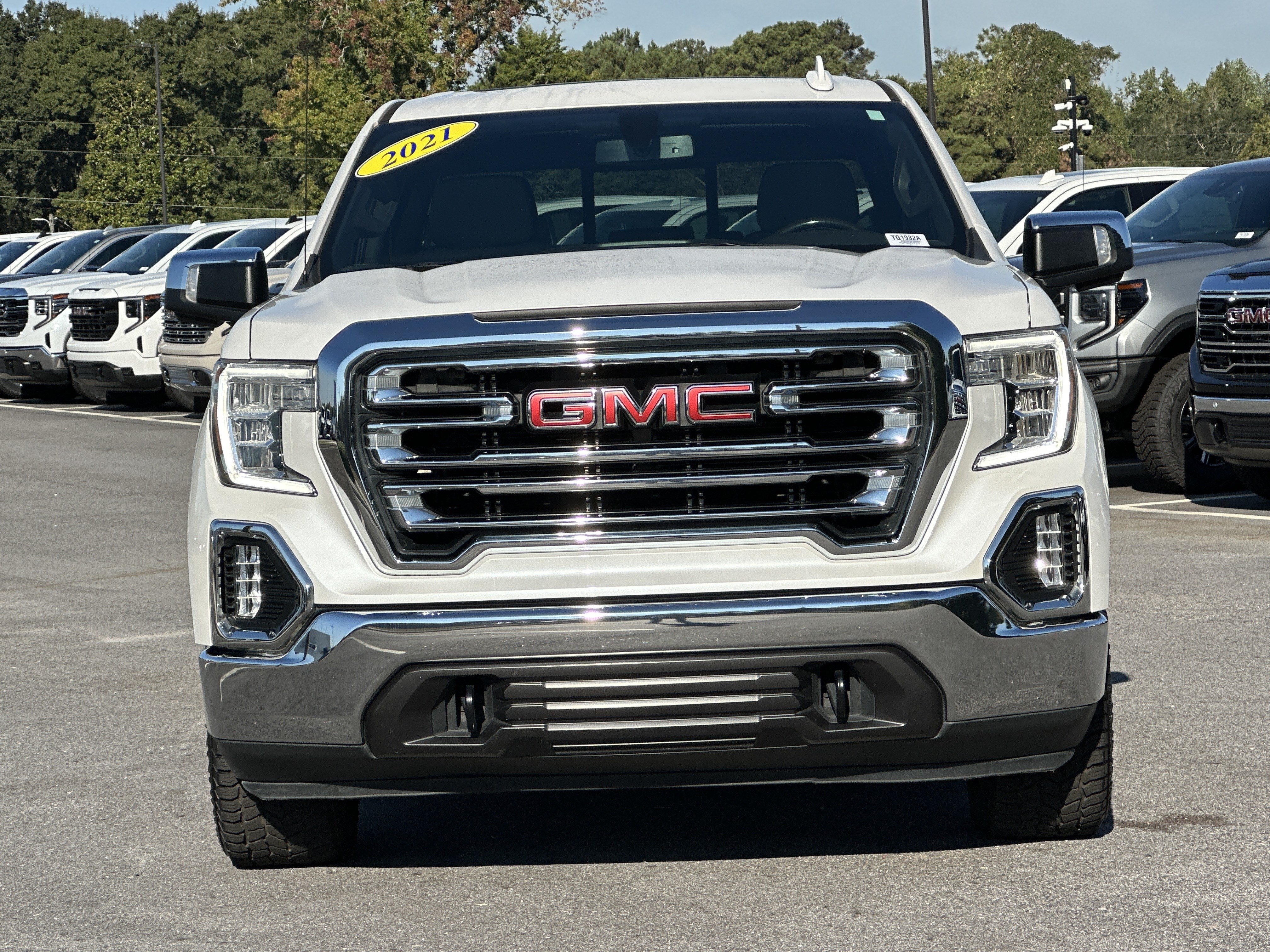 Used 2021 GMC Sierra 1500 SLT w/ SLT Premium Package AWD/4WD image 2