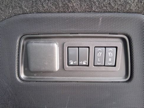 Certified 2025 Cadillac Escalade ESV Sport Platinum w/ LPO, Floor Liner Package AWD/4WD image 7