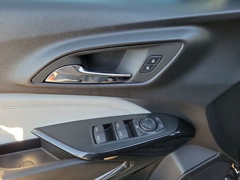 Used 2025 Chevrolet Trax LT image 9