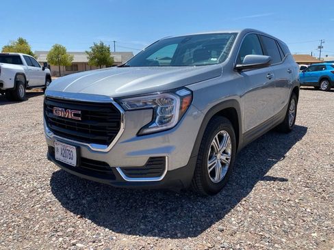 Used 2024 GMC Terrain SLE FWD image 2