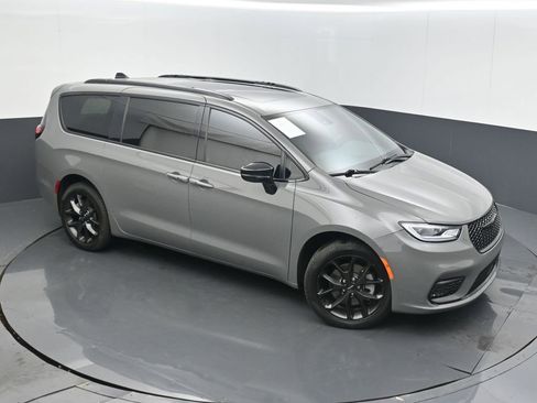 Used 2023 Chrysler Pacifica Limited w/ S Appearance Package AWD/4WD image 41