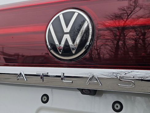 Certified 2024 Volkswagen Atlas Cross Sport SEL R-Line image 33