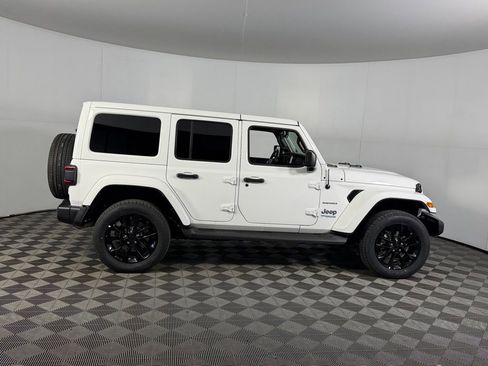 Used 2022 Jeep Wrangler Unlimited Sahara AWD/4WD image 5
