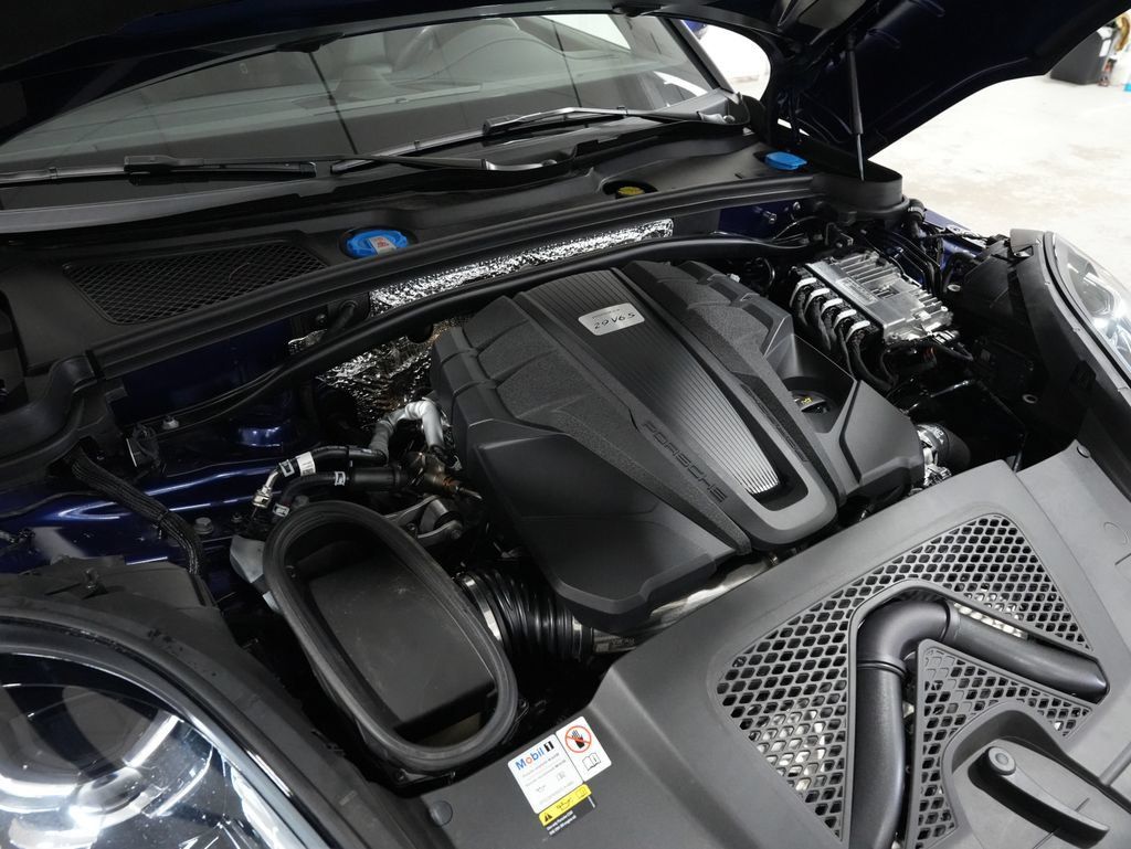 Used 2023 Porsche Macan S AWD/4WD image 40