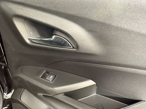 Used 2025 Chevrolet Trax LT FWD image 16