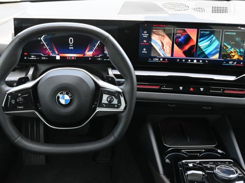 Used 2024 BMW 530i w/ M Sport Package image 16