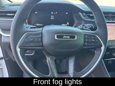 Used 2023 Jeep Grand Cherokee Limited w/ Black Appearance Package AWD/4WD image 23