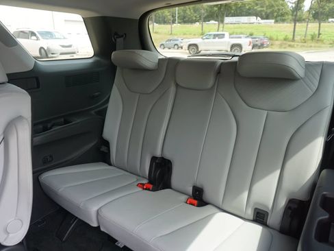 Used 2024 Hyundai Palisade SEL w/ Premium Package FWD image 17
