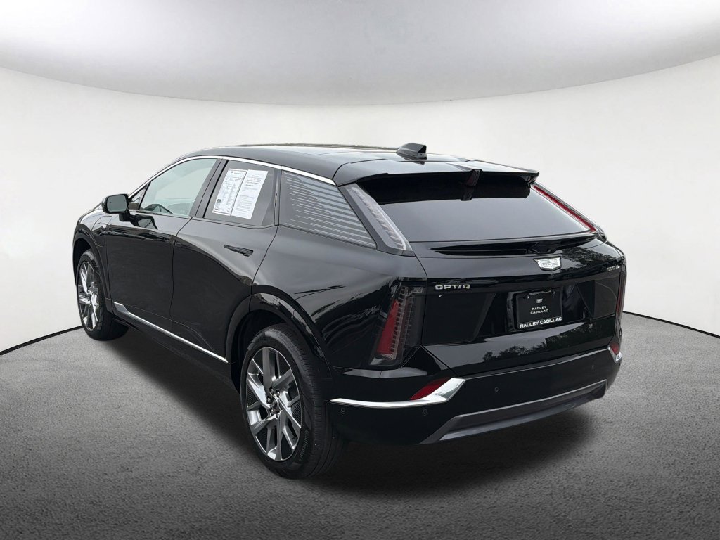 Used 2025 Cadillac Optiq Luxury 2 w/ LPO, Floor Liner Package AWD/4WD image 18