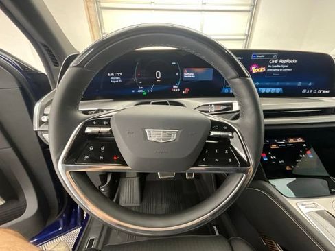 Used 2026 Cadillac Vistiq Sport w/ LPO, Floor Liner Package AWD/4WD image 9